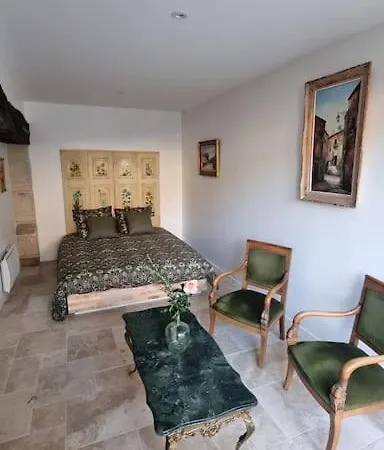 Отель De La Maison Rouge