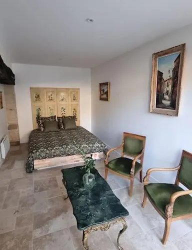 Hotel De La Maison Rouge